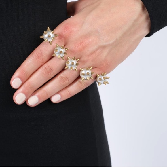 Gucci Multi-Finger Spike and Pearl Ring - Picture 3 of 15